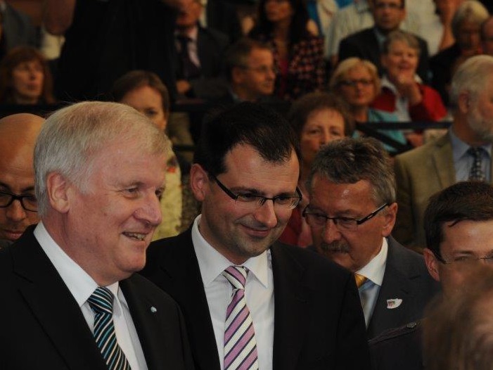 Ministerprsident Horst Seehofer und Abgeordneter Martin Schffel auf der Luisenburg