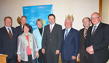 Dem Kreisvorstand gehren an (von links): Kreisvorsitzender Wolfgang Kreil, stellv. Kreisvorsitzender Dr. Karl Dhler, stellv. Kreisvorsitzende Ursula Tuscher, Kreisschriftfhrerin Friederike Krnzle, stellv. Kreisvorsitzender Martin Schffel, Kreisschrif